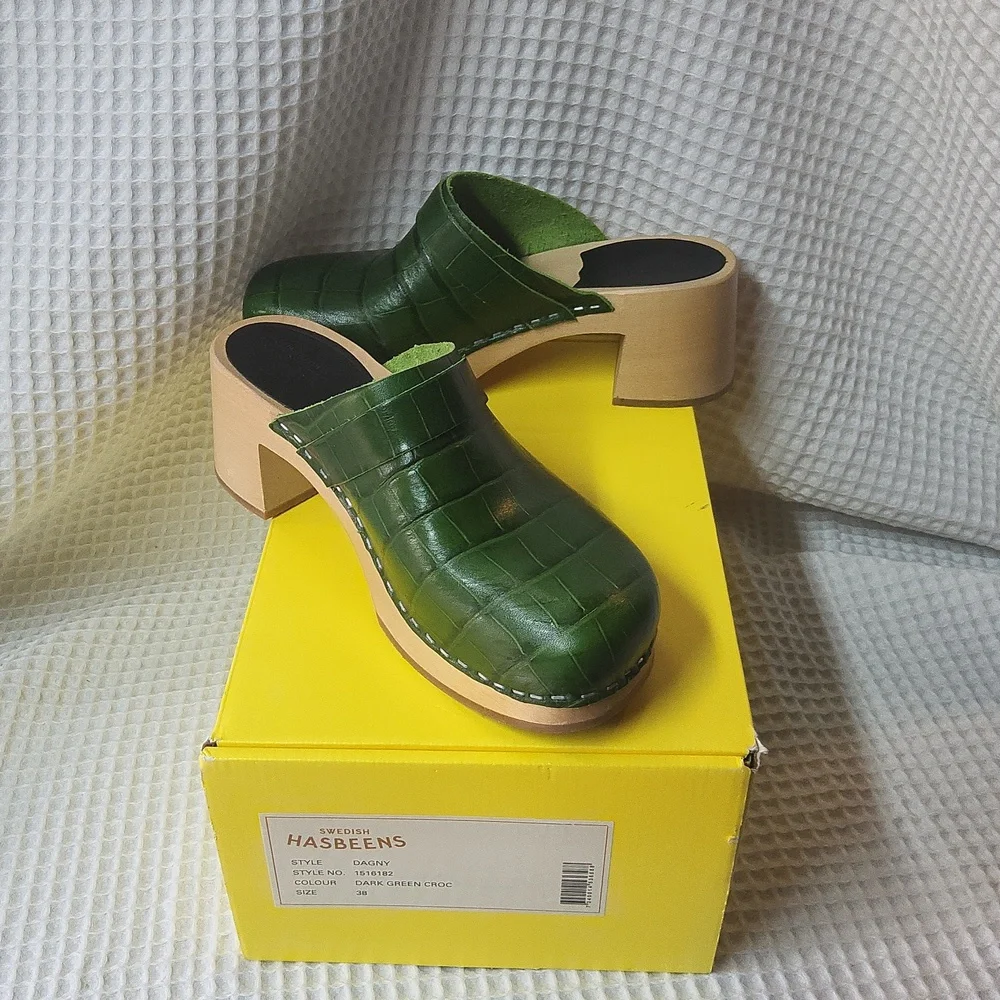 Swedish Hasbeens Green Croc-Embossed Leather Clogs - Picture 1 of 3